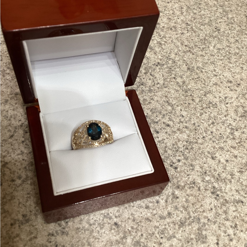 10 Kt Gold London Blue Topaz And Diamonds.